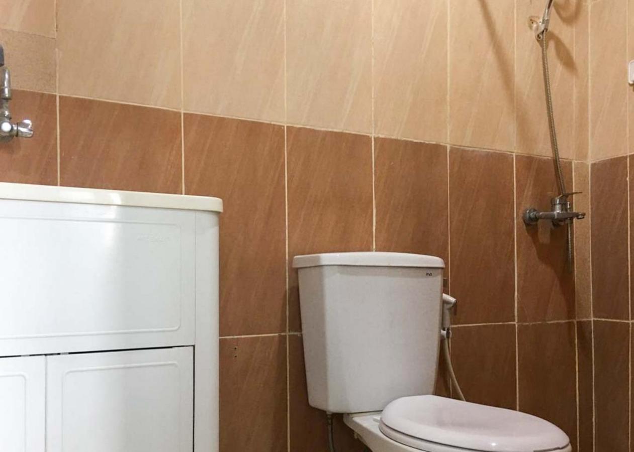 Готель Reddoorz @ Citraland Сурабая Екстер'єр фото
